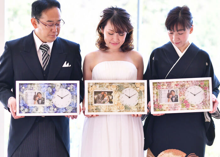 三家族おそろいで絆が深まる 記念に残せる両親プレゼントまとめ おしゃれな結婚式を綴るコラム ファルベ