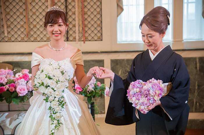 芸人の三四郎さんも涙ウルウル お花のメッセージボードの使い方 おしゃれな結婚式を綴るコラム ファルベ