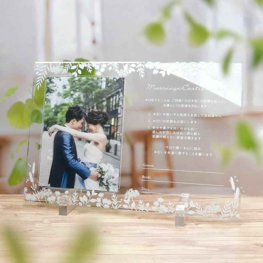 クリアなアクリルに写真が美しいアクリル結婚証明書